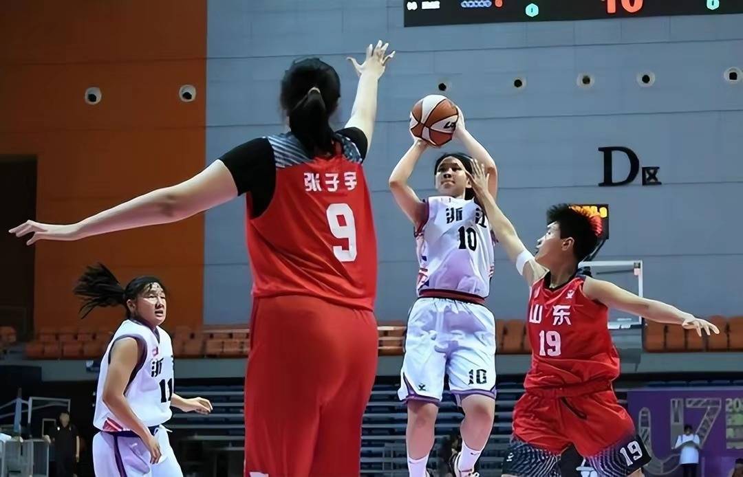 中国篮球怪事女姚明16分钟35分进决赛国内最强进不了国字号吗