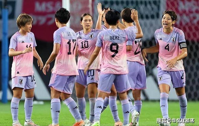 日本刚才踢黑哨，害苦中国女足！日本球迷：在规则内进行，不很可耻
