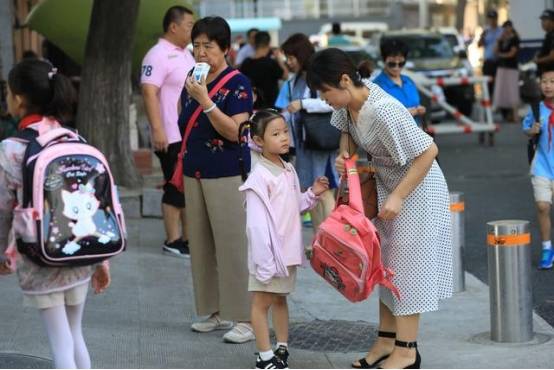 家长应该经常接送孩子上学吗？