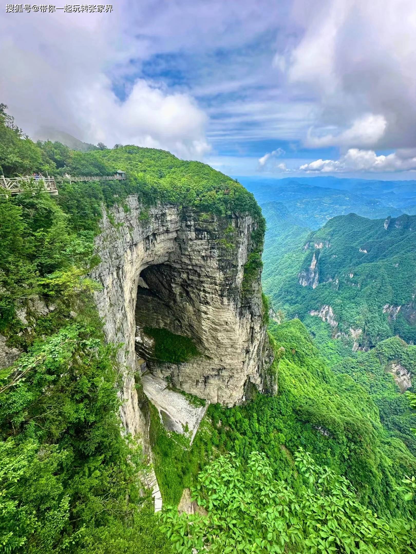 在张家界玩3-4天，怎么安排（吃住行玩）详细旅游攻略一网打尽