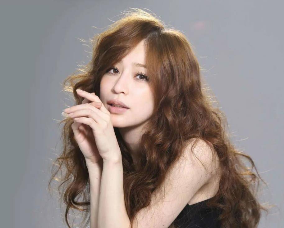 原创王心凌：事业巅峰时，被3任男友坑到消失，如今终于苦尽甘来