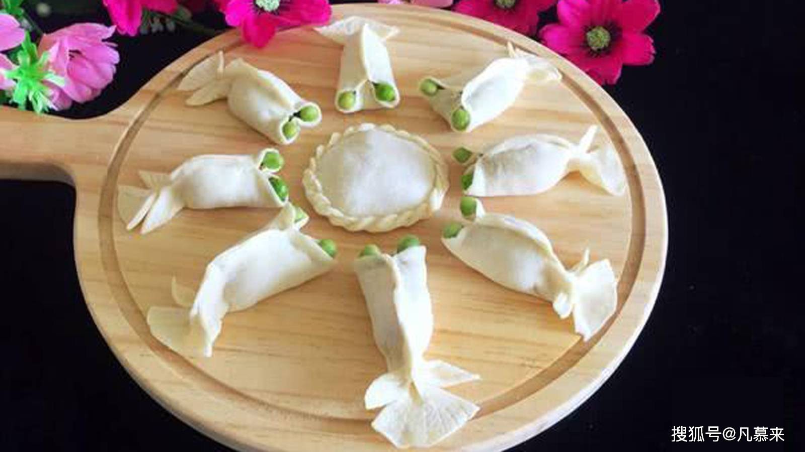 原创饺子的由来24种花样饺子的包法图解13种饺子馅的寓意16个国家饺子