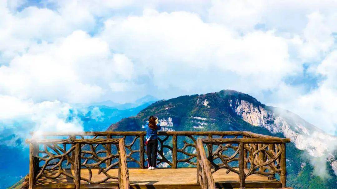 文化巨匠的漫漫苦旅在此停驻,余秋雨和他吟诵的三峡之