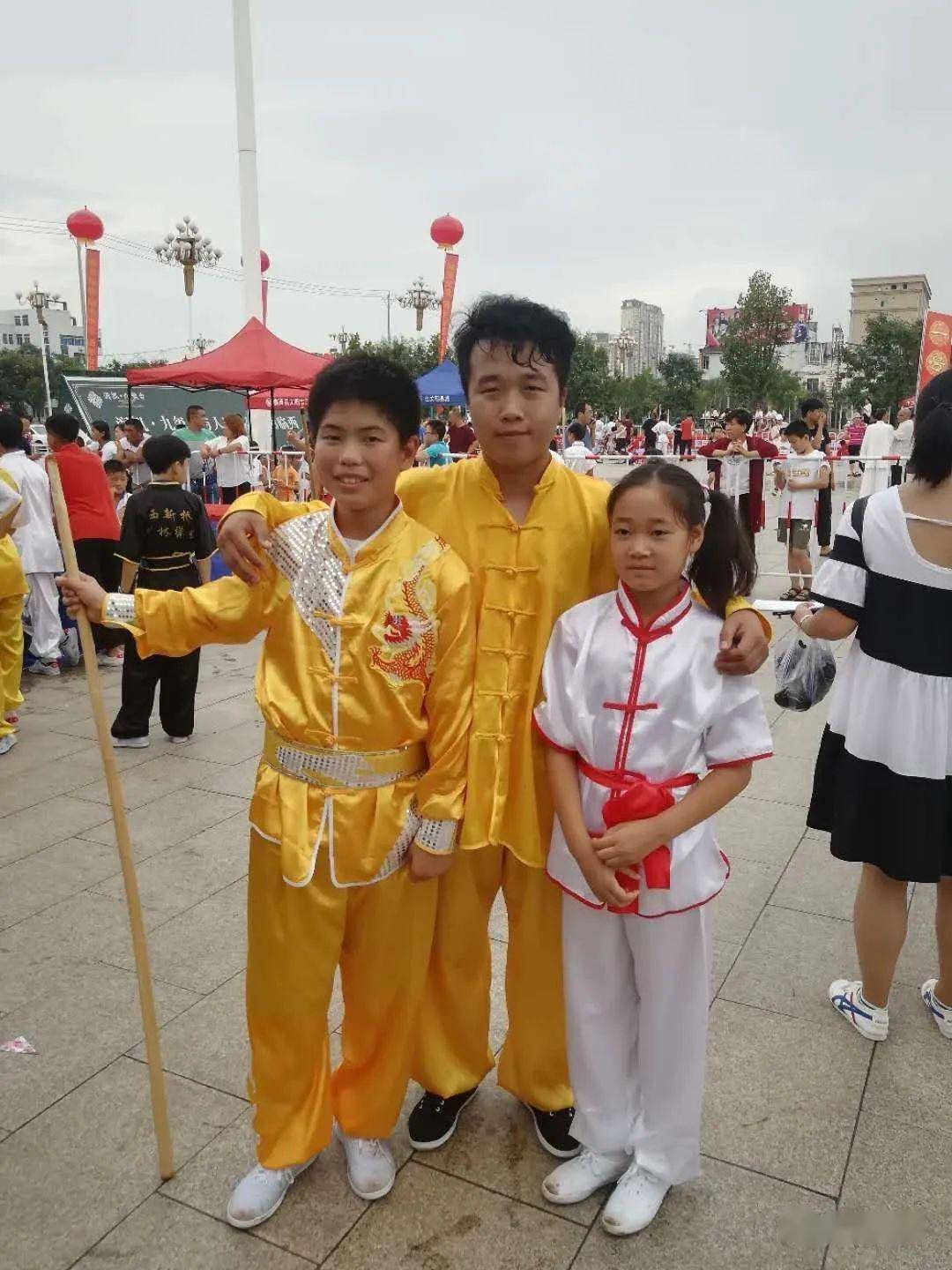 【娄雨泽和师兄弟赛场合影【郝鸿卓,临清潭腿二段,龙潭武术专业委员