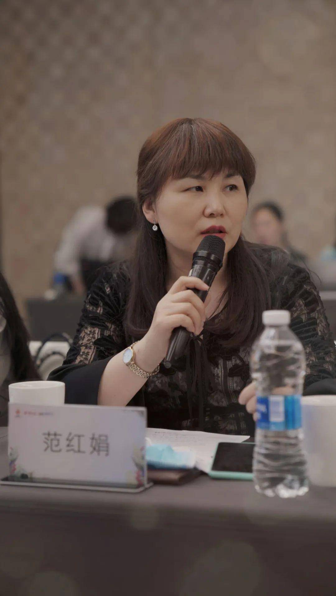 西安立丰国际购物广场总经理范红娟:现在大家都面临一个共同的问题,就