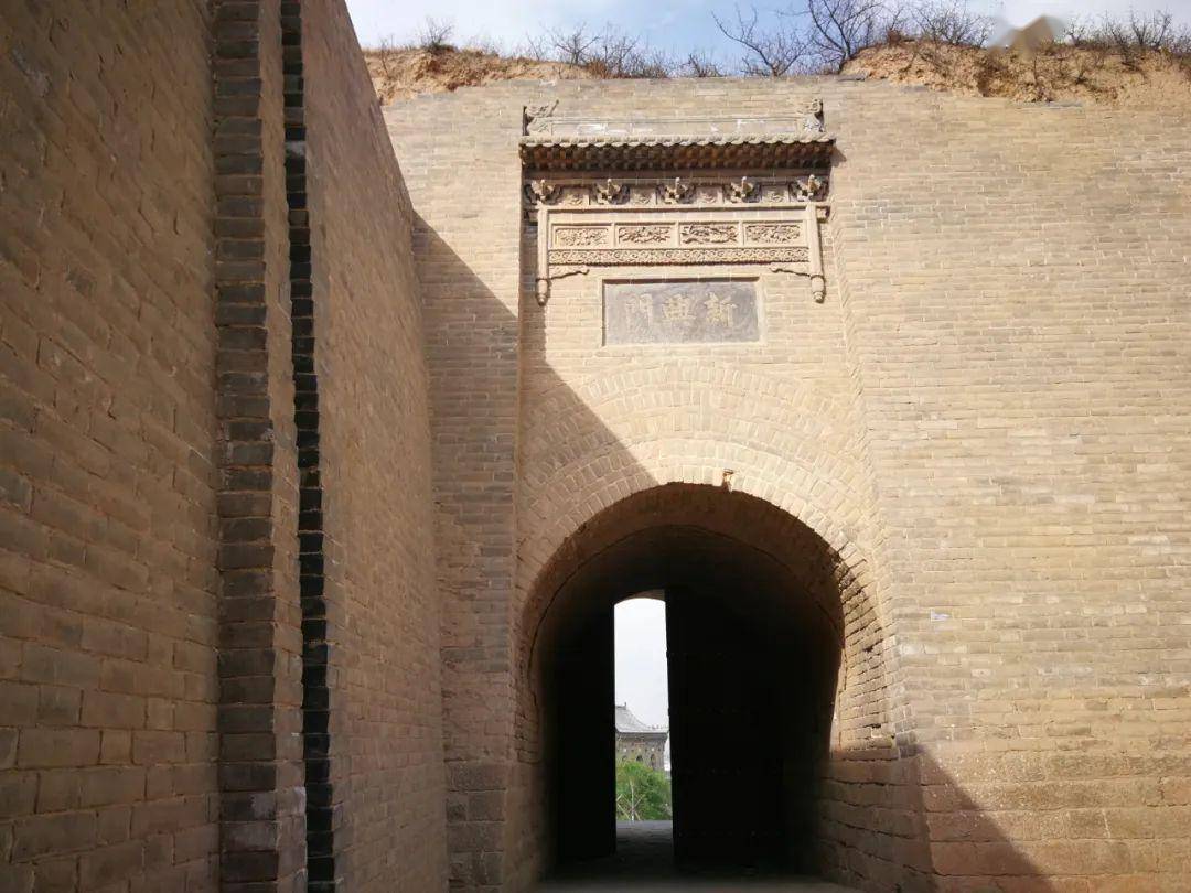 云南建水古城东城门，堪比北京天安门城楼，游览古城以此为界 - 哔哩哔哩