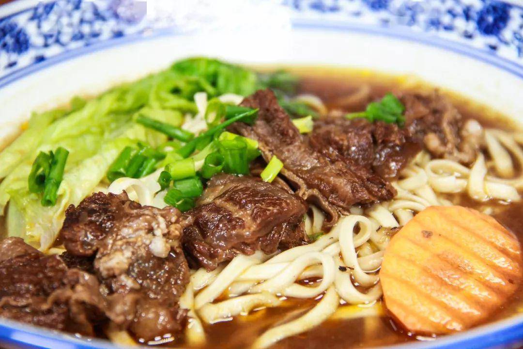 新会排队都要吃的台湾牛肉面┃性价比逆天/让你一秒穿越到台湾