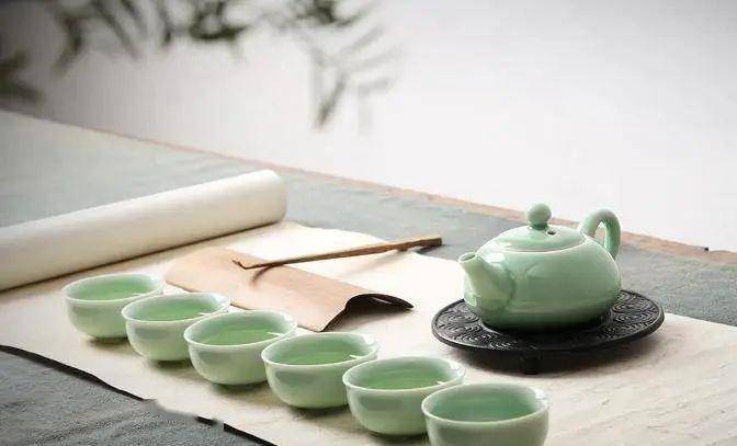 赏器既是赏人生 茶很受古代文人雅士的喜爱 寻一静雅之地 煮茶悟道