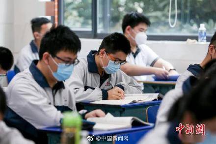 「冲鸭」高考倒计时50天: 青霄有路终须到, 吾辈注定不平凡! 冲鸭~