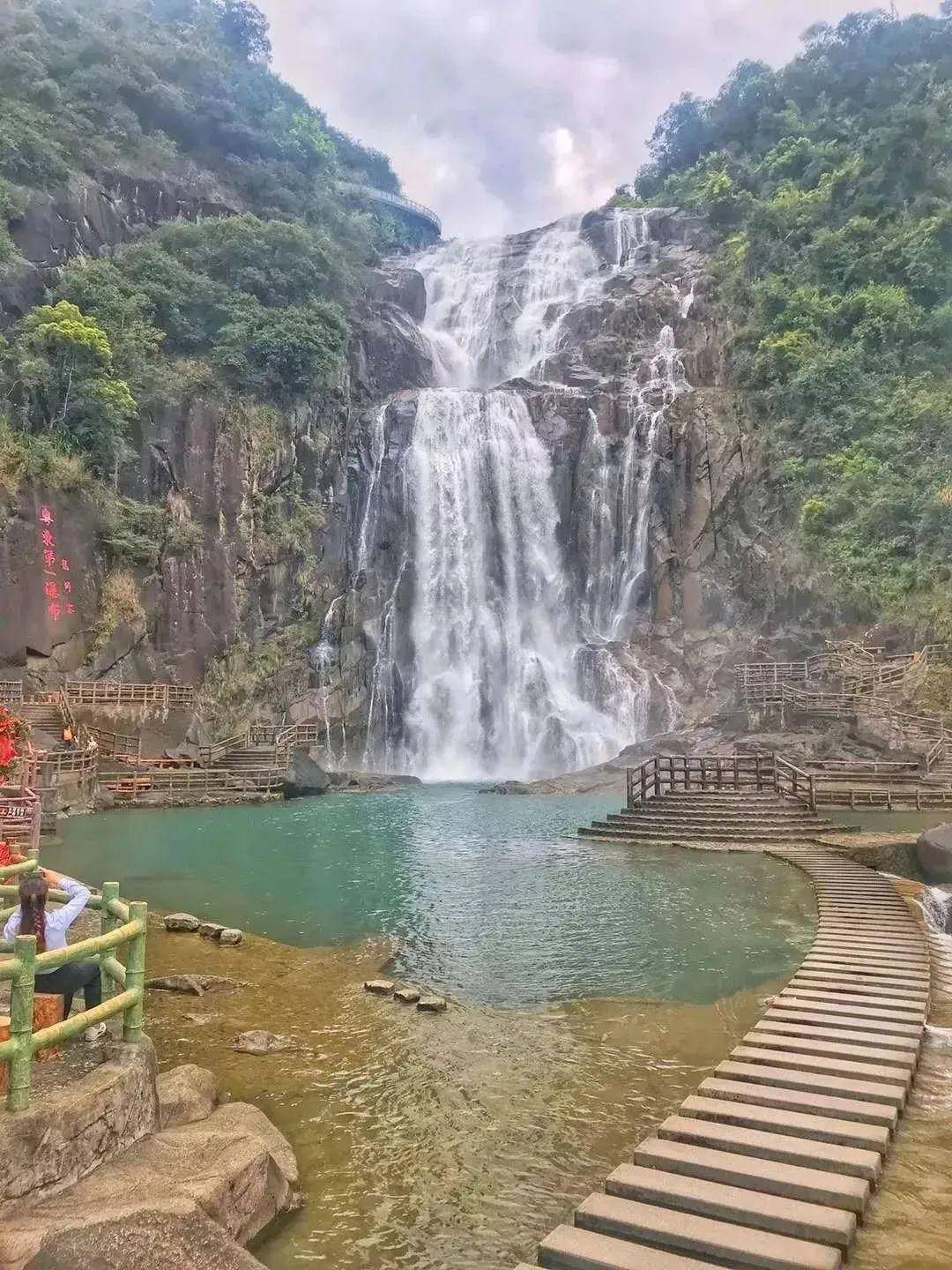 龙归寨瀑布aaa景区