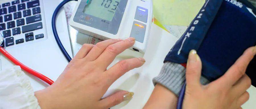 是什么原因引起的高血压 07322aee0c984a43888bc424815cf7e9.jpeg