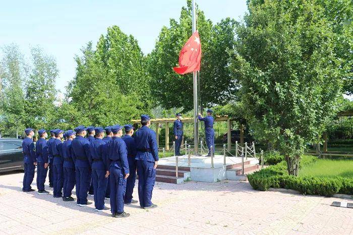 忠什么担成语_忠犬八公是什么狗
