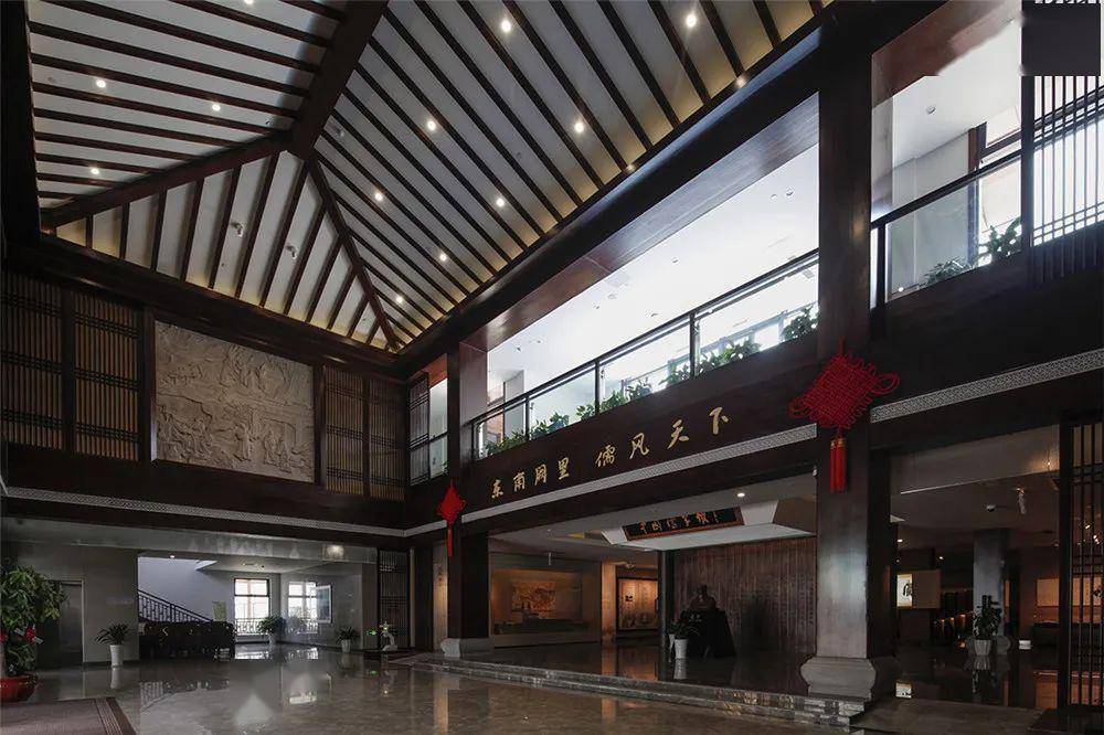 中国儒学馆设有吴为山塑孔子雕像馆,最美衢州人展馆,儒学文献典藏馆