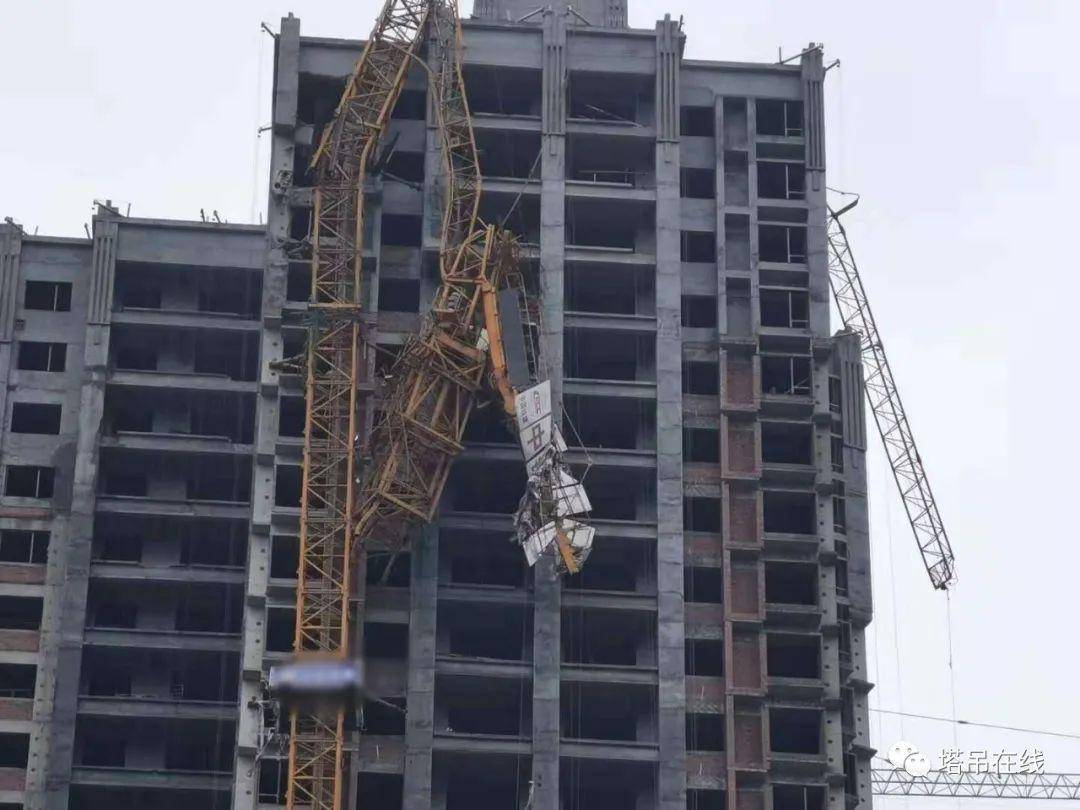 突发!湖南长沙梅溪湖一在建工地塔吊发生倒塌事故!附塔吊倒塌原因分析及预防措施!
