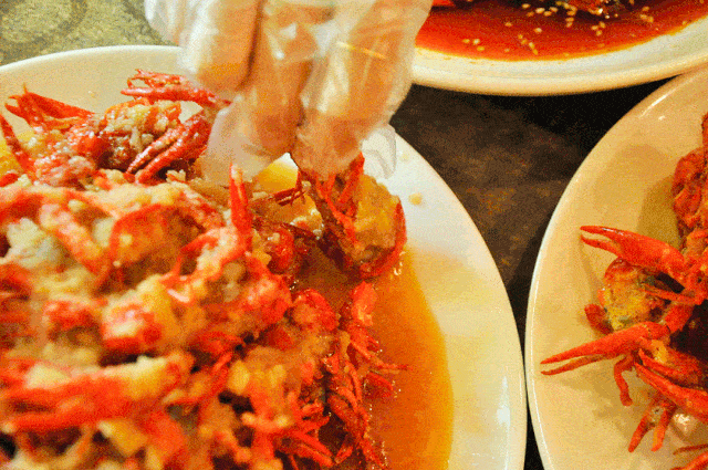 你们最爱的小龙虾来啦!咸蛋黄,蒜蓉,怪味,麻小……你最爱哪一款?