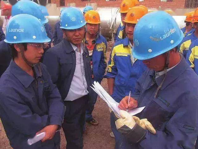 原因公布 | 山东潍坊一在建工地2台塔吊倒塌,致1死1伤!
