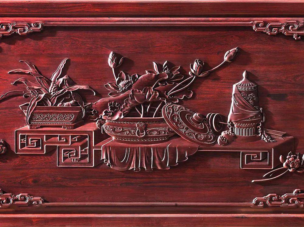 博古纹开始成为家具纹饰是清代,尤其康熙,雍正,乾隆三朝,由于经济发达