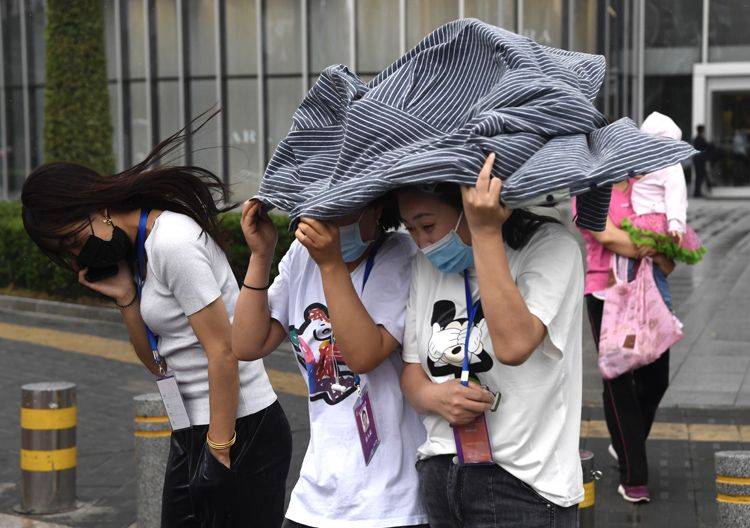 分散性阵雨掠过北京上空 来去“任性”|组图