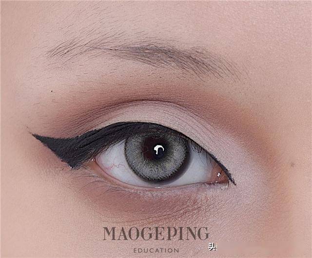轻欧美猫眼妆,瞬间放大双眼_步骤