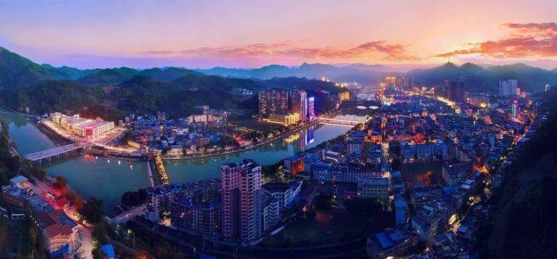 其中,  独山县城全景 三都县全景 此次入选"2020中国净水百佳县市"的