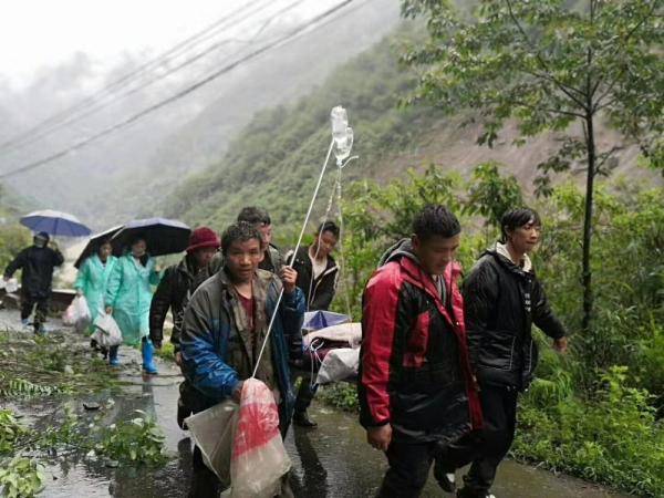 怒江贡山县在泥石流灾害中成功抢救一名危重孕产妇