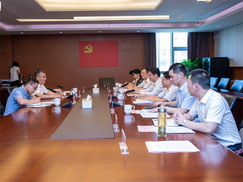 省纪委常委,秘书长叶怀贯来南湖区开展"三服务"走访