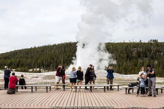 为了出门旅游，全世界的人都拼了