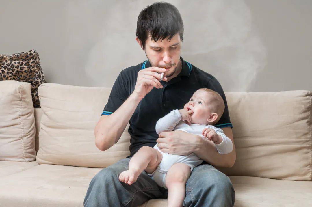 孩子|别以为你躲起来抽烟我就不受伤爸爸