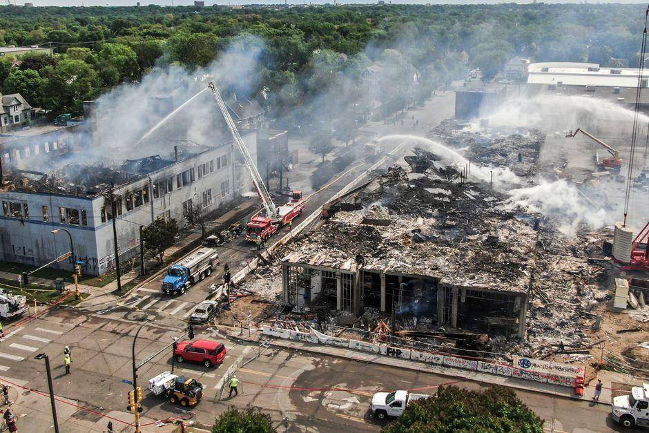 踩死黑人的白人警察仍未被指控 骚乱蔓延美国多