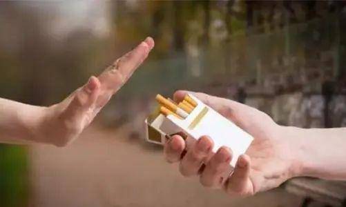 罪魁祸首|罪魁祸首竟是自己的父亲!追悔莫及……8岁女孩肺癌晚期