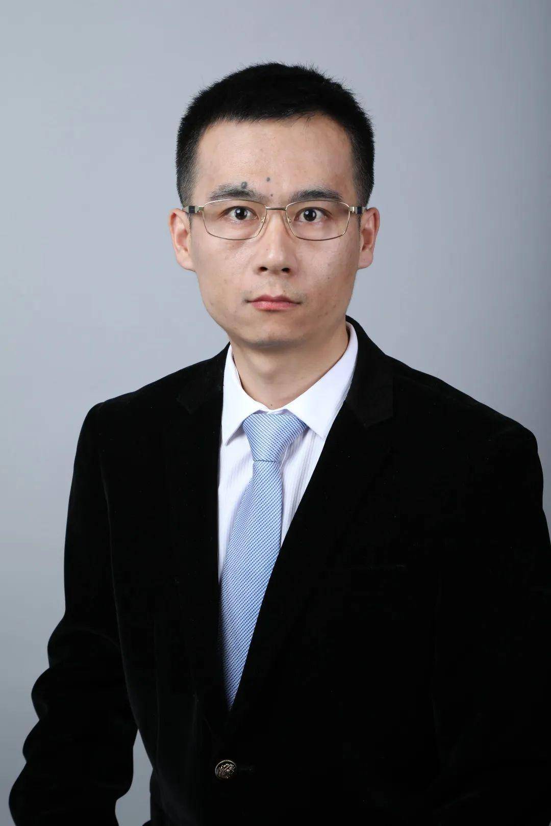 患者王建安教授心脏“换门”术直播预告！“新冠特效药”瑞德西韦再添临床证据；帕金森病的疾病修饰治疗是否已见曙光？| 广济一周