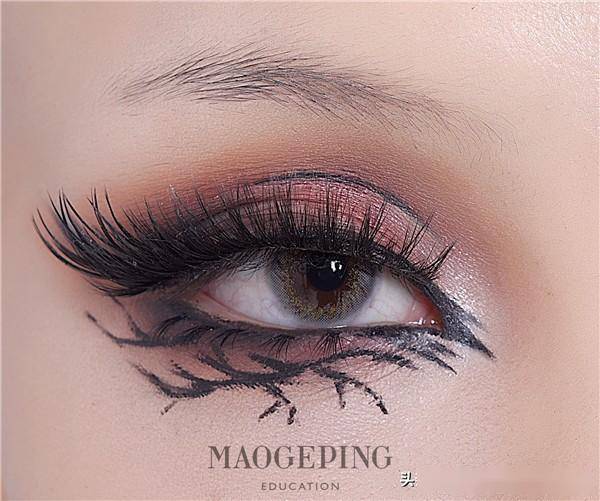 艺术感满满的欧美系创意眼妆,惊艳_步骤