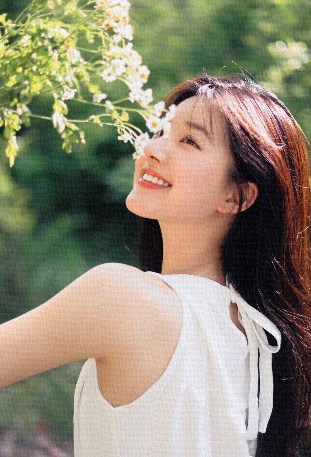 裘皮大衣穿搭街拍图片_明星穿搭街拍_街拍美女穿搭夏季牛仔裤