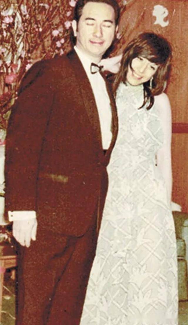 赌王长女何超英:离婚又丧弟,精神失常带女儿流浪,67岁去世_手机搜狐网