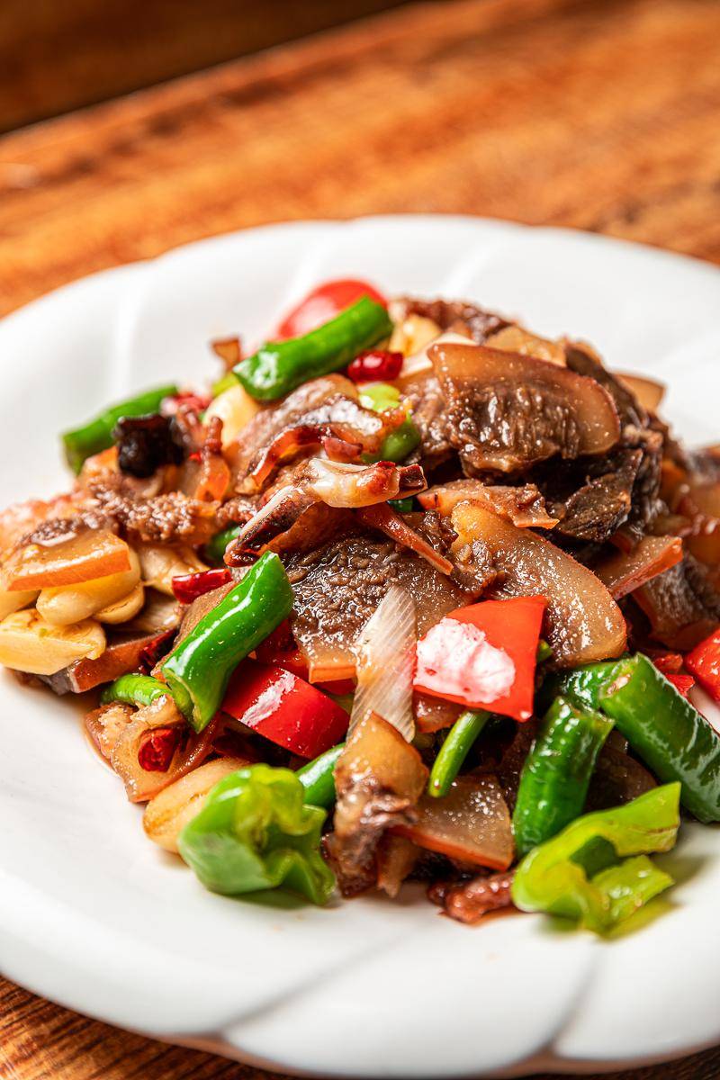 王陵路上的"小吃天王,老板上过央视,一天400碗牛肉汤!