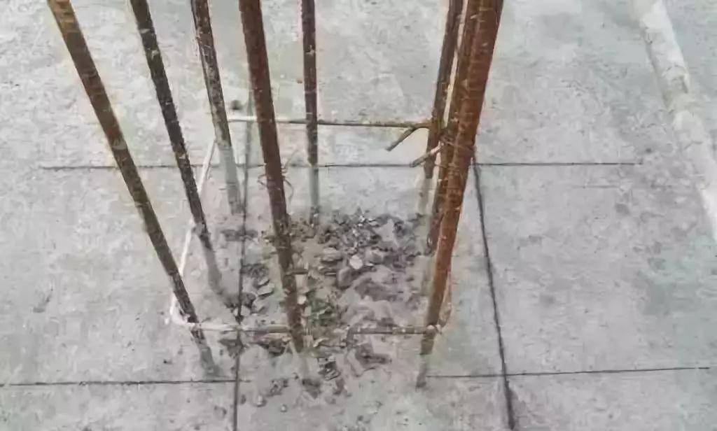 圈梁钢筋在转角处应加设转角钢筋,提高整体刚度和稳缎栽. 4.