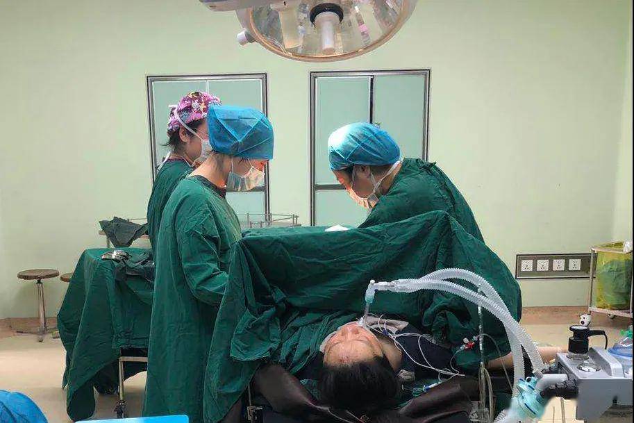 产妇突发hellp综合征!三院医护人员多科室协力抢救保母子平安