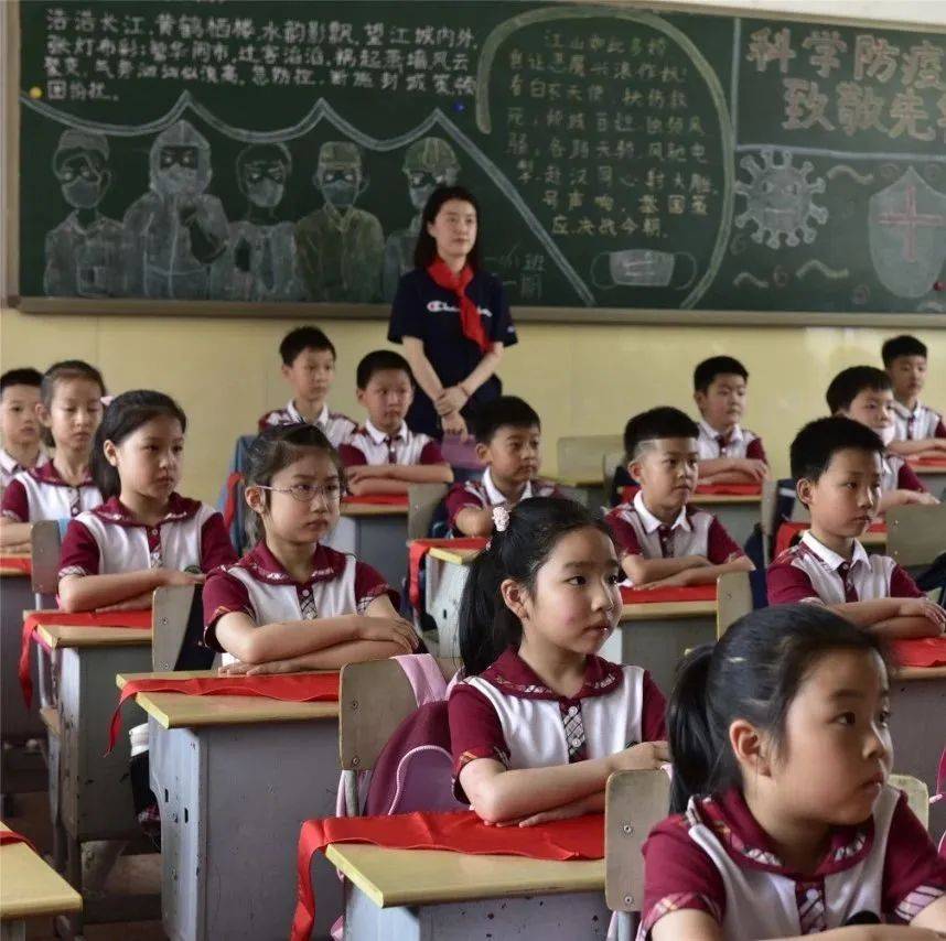【邑学动态】队旗飘扬,筑梦启航——常熟市实验小学一年级入队仪式