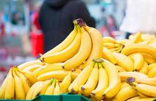 买香蕉时，选直的还是弯的？水果摊老板不小心说漏嘴，别再买错了