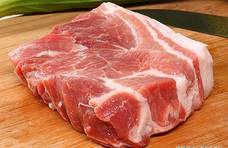 终于懂了，给猪肉去腥，焯水和腌制用法差别大，难怪猪肉又老又柴