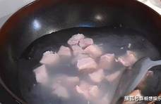 给红烧肉添点料儿，营养更丰富，一盘苹果红烧肉让全家食欲大增！