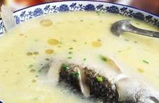 炖“鱼汤”时，别只会用水煮，牢记这3点，鱼汤又白又鲜超好喝！