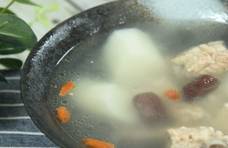 做排骨汤，冷水下锅还是热水？原来一直做错了，怪不得不香不白