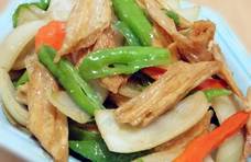 腐竹是一种非常美味的食材，很多朋友比较喜欢吃，