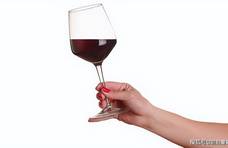 葡萄酒的颜色是评价和购买葡萄酒的重要因素之一，颜色可以识别葡萄酒