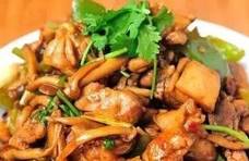 家常菜：蘑菇炖鸡，清蒸黄花鱼，芹菜炒牛柳