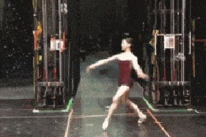 搞笑gif:禽兽,放开那女孩!