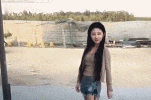 爆笑gif:这大哥真是实力抢镜啊