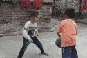 搞笑gif:姑娘如果腿型好看,穿牛仔裤就特别好看!