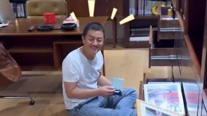 李亚鹏一条裤子穿10年,你会买他的奢侈品吗?